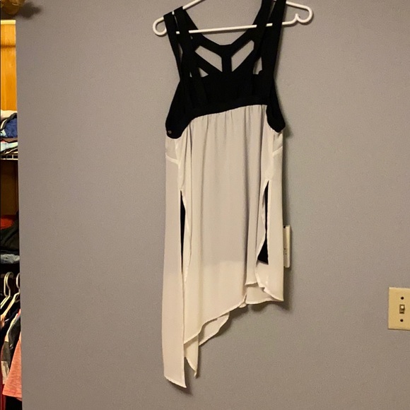 Sleeveless blouse - Picture 2 of 3